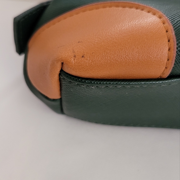 BRIC'S Qatar Airways Business Class Amenity Kit Travel Bag Toiletry Green Pouch - Picture 2 of 7